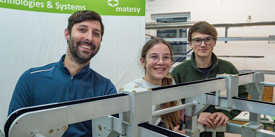 With the help of Matesy GmbH, three students from Traunstein won the state competition at Jugend forscht.